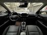 ★時尚珍妮佛黃+升級雙色套件/電子後視鏡~IKEY.定速.導航.CARPLAY.車道維持.無線充電，認證車原鈑件可全貸★  第5張縮圖