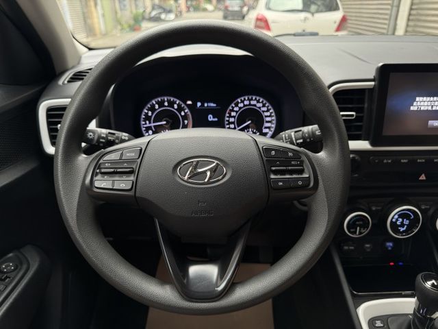 ★時尚珍妮佛黃+升級雙色套件/電子後視鏡~IKEY.定速.導航.CARPLAY.車道維持.無線充電，認證車原鈑件可全貸★  第7張相片