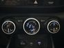 ★時尚珍妮佛黃+升級雙色套件/電子後視鏡~IKEY.定速.導航.CARPLAY.車道維持.無線充電，認證車原鈑件可全貸★  第14張縮圖