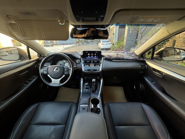 ★NX200女用無菸車~里程跑少，IKEY.LV2.電尾門.電熱椅.LED頭燈.換檔撥片.倒車顯影，認證車可全額貸款★  第4張相片