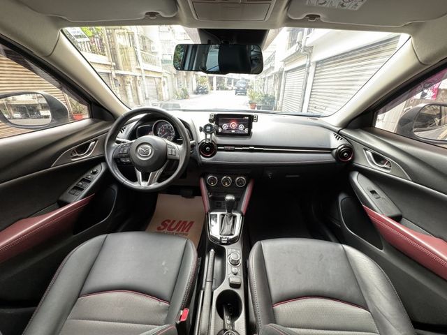 ★頂級版最美白色系~僅跑11萬，認證車原鈑件，IKEY.盲點.LED.AEB.HUD.防滑系統.日型燈，原廠保養紀錄★  第5張相片