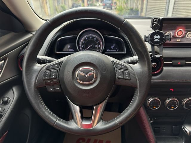 ★頂級版最美白色系~僅跑11萬，認證車原鈑件，IKEY.盲點.LED.AEB.HUD.防滑系統.日型燈，原廠保養紀錄★  第6張相片