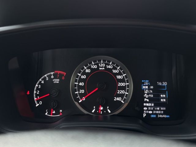 ★僅跑3萬多最美白色系~認證車原鈑件，原廠保固中，IKEY.ACC.車道維持.CARPLAY.恆溫，可全額貸款★  第6張相片
