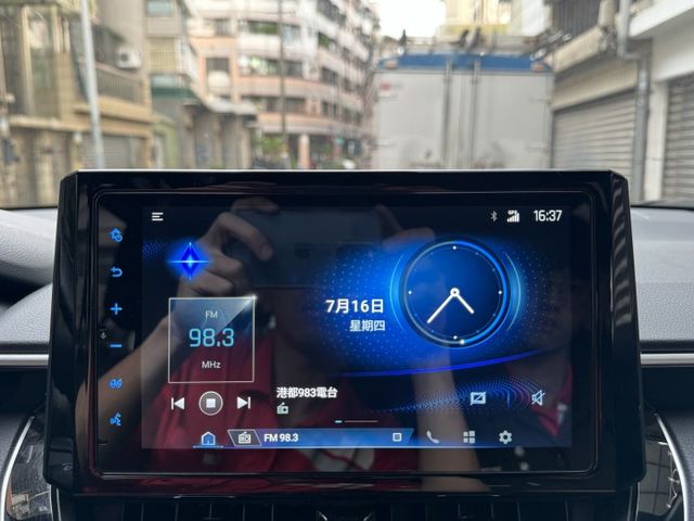 ★僅跑3萬多最美白色系~認證車原鈑件，原廠保固中，IKEY.ACC.車道維持.CARPLAY.恆溫，可全額貸款★  第10張相片