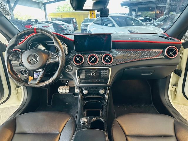 M-BENZ賓士 CLA200  第5張相片