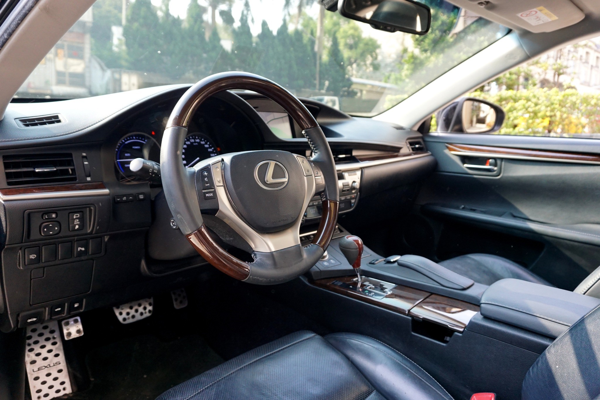 (認證車)2013年 Lexus凌志 ES300h 油電車 (里程保證)  第9張相片