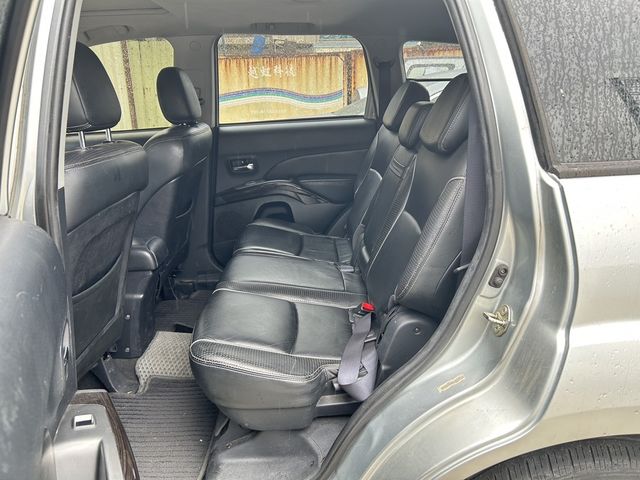 MITSUBISHI三菱 OUTLANDER  第4張相片