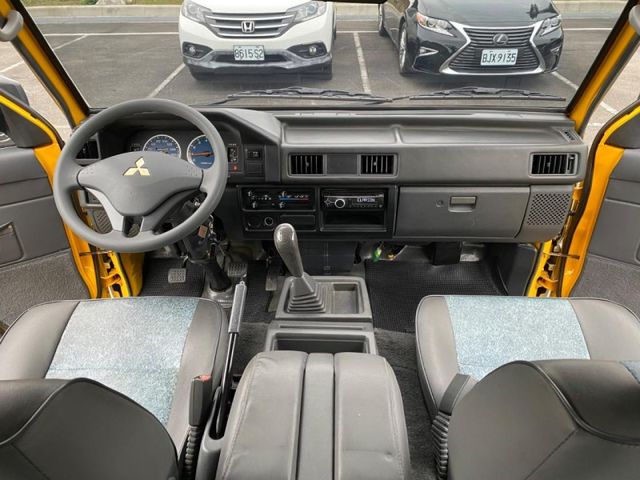 Mitsubishi  Delica 2.4 ．8人座 娃娃車改回 原板跑1  第13張相片