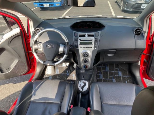 Toyota  Yaris  第12張相片
