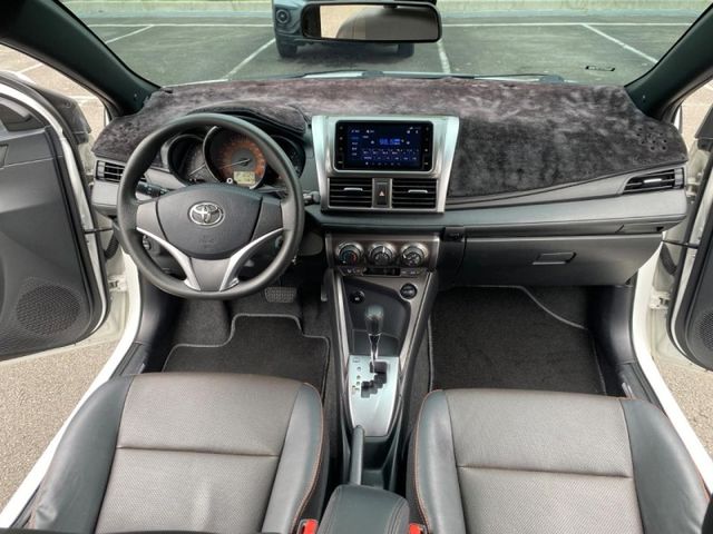 Toyota  Yaris 一手認證 跑  第13張相片
