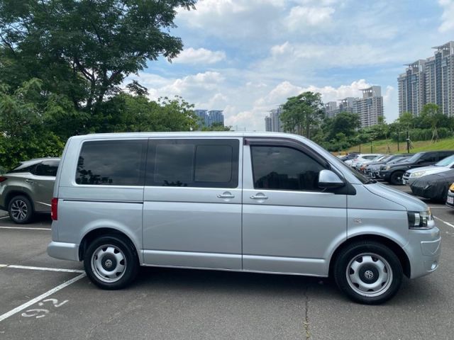 Volkswagen 福斯  T5 頂級自排8人（短軸）一手原板袛跑13萬公里   第2張相片