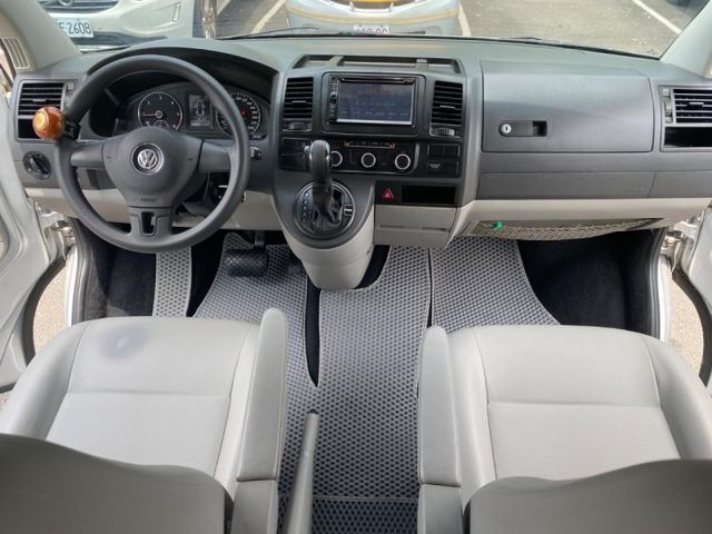 Volkswagen 福斯  T5 頂級自排8人（短軸）一手原板袛跑13萬公里   第13張相片