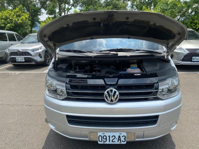 Volkswagen 福斯  T5 頂級自排8人（短軸）一手原板袛跑13萬公里   第18張相片