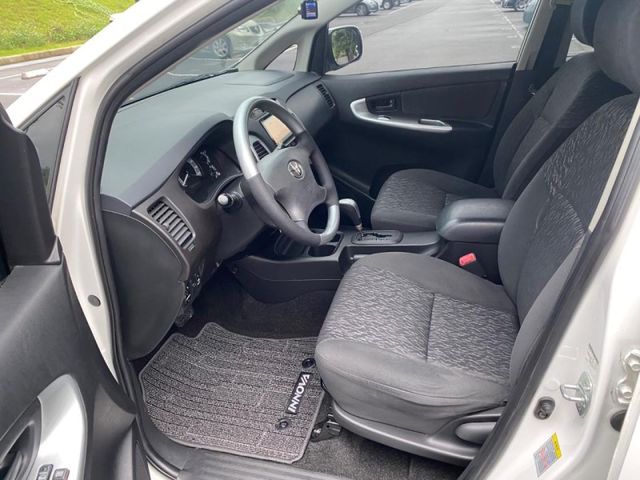 Toyota  Innova  第9張相片