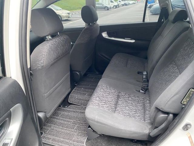 Toyota  Innova  第10張相片