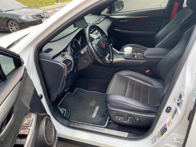 Lexus  NX  第13張相片