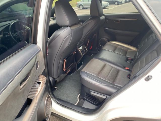Lexus  NX  第14張相片