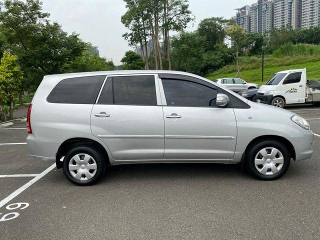 Toyota  Innova  第2張相片