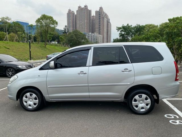 Toyota  Innova  第7張相片