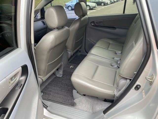 Toyota  Innova  第10張相片