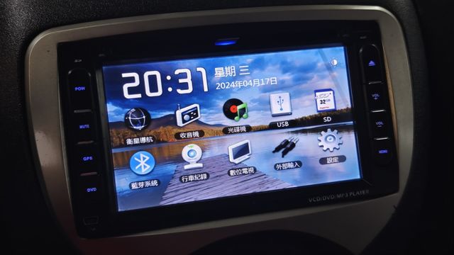 2017年~新款MARCH~超級新~方便優質小車~小巧好停車~時尚大空間~女生最愛~載小孩~去逛街~超實用  第18張相片
