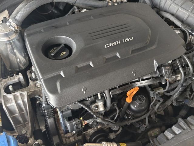 2018年~超便宜~優質代步好車~ELANTRA~外型年輕時尚~柴油有力~電折~多媒體主機~安全氣囊  第5張相片