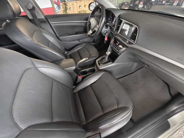 2018年~超便宜~優質代步好車~ELANTRA~外型年輕時尚~柴油有力~電折~多媒體主機~安全氣囊  第6張相片