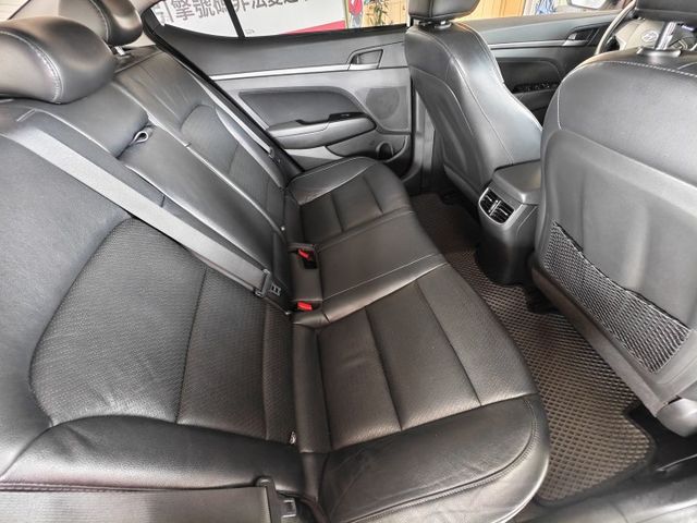 2018年~超便宜~優質代步好車~ELANTRA~外型年輕時尚~柴油有力~電折~多媒體主機~安全氣囊  第7張相片