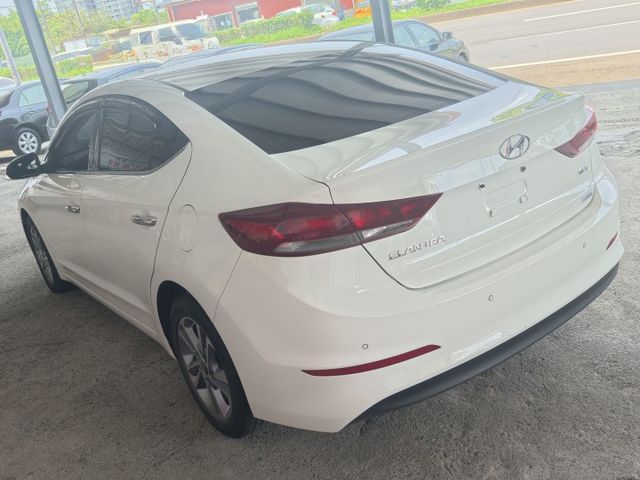 2018年~超便宜~優質代步好車~ELANTRA~外型年輕時尚~柴油有力~電折~多媒體主機~安全氣囊  第10張相片