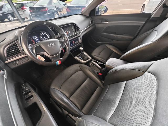 2018年~超便宜~優質代步好車~ELANTRA~外型年輕時尚~柴油有力~電折~多媒體主機~安全氣囊  第12張相片