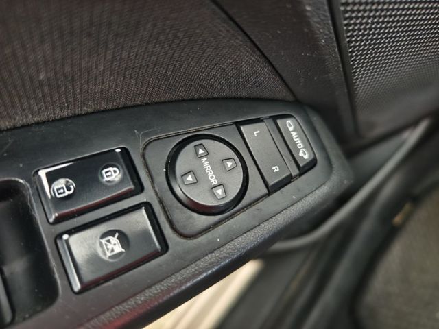 2018年~超便宜~優質代步好車~ELANTRA~外型年輕時尚~柴油有力~電折~多媒體主機~安全氣囊  第13張相片