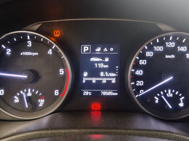 2018年~超便宜~優質代步好車~ELANTRA~外型年輕時尚~柴油有力~電折~多媒體主機~安全氣囊  第15張相片