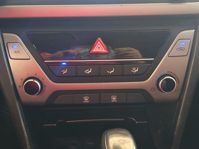 2018年~超便宜~優質代步好車~ELANTRA~外型年輕時尚~柴油有力~電折~多媒體主機~安全氣囊  第17張相片