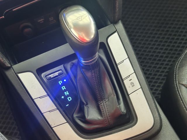 2018年~超便宜~優質代步好車~ELANTRA~外型年輕時尚~柴油有力~電折~多媒體主機~安全氣囊  第18張相片