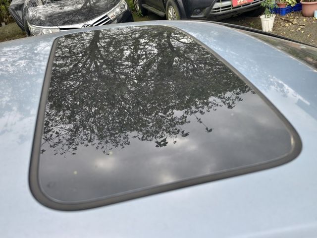 2006年喜美本田~不敗年輕車~喜美8代~一手車~1800CC~省油省稅金~方向盤檔位快撥~年輕賽車風~恆溫~天窗  第6張相片