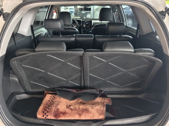 2016年~超級漂亮WISH~全車原鈑件~一手車~里程僅跑12萬唷~優質7人座的車已經不多~省油~耐超~後座出風口~  第11張相片