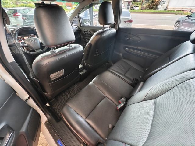 2016年~超級漂亮WISH~全車原鈑件~一手車~里程僅跑12萬唷~優質7人座的車已經不多~省油~耐超~後座出風口~  第13張相片