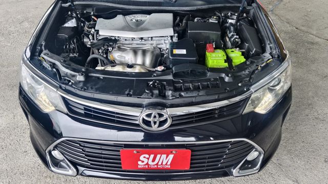 2018年~CAMRY~黑色~多媒體音響主機~倒車影像~皮椅~電折~胎壓偵測~霧燈~恆溫空調~  第3張相片