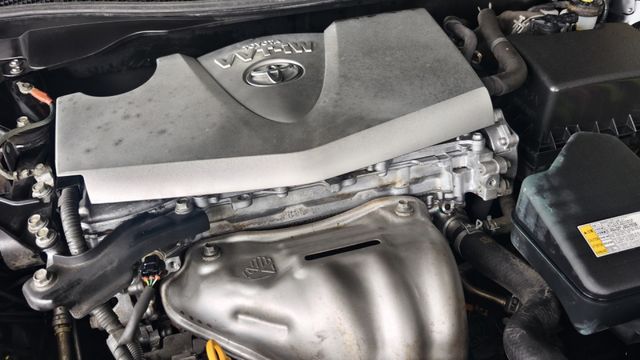 2018年~CAMRY~黑色~多媒體音響主機~倒車影像~皮椅~電折~胎壓偵測~霧燈~恆溫空調~  第4張相片