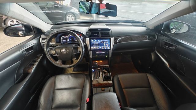 2018年~CAMRY~黑色~多媒體音響主機~倒車影像~皮椅~電折~胎壓偵測~霧燈~恆溫空調~  第12張相片