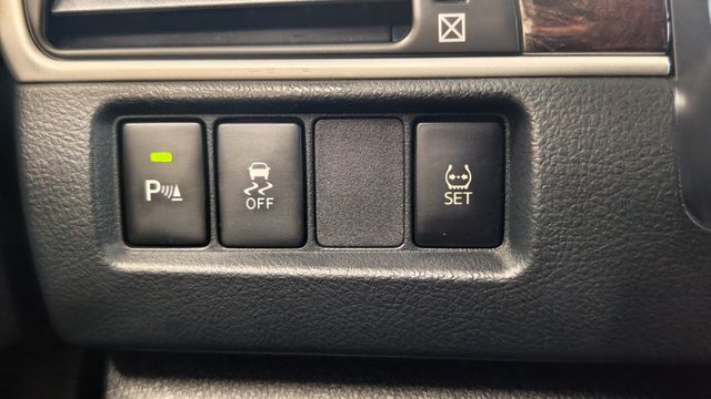 2018年~CAMRY~黑色~多媒體音響主機~倒車影像~皮椅~電折~胎壓偵測~霧燈~恆溫空調~  第15張相片