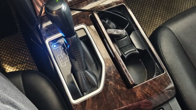 2018年~CAMRY~黑色~多媒體音響主機~倒車影像~皮椅~電折~胎壓偵測~霧燈~恆溫空調~  第18張相片