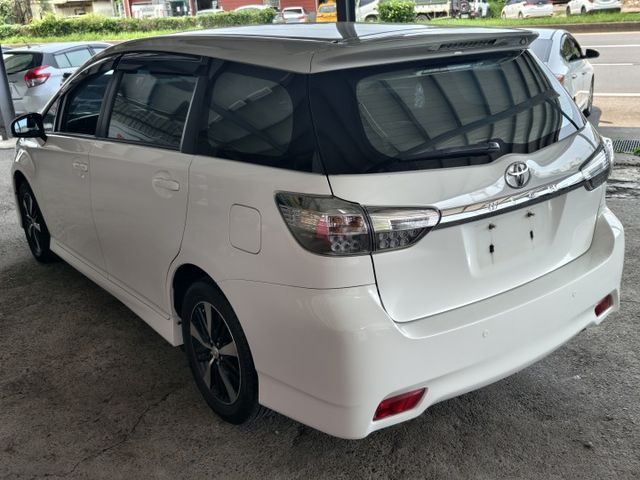 2016年~超級漂亮WISH~全車原鈑件~一手車~里程僅跑12萬唷~優質7人座的車已經不多~省油~耐超~後座出風口~  第12張相片