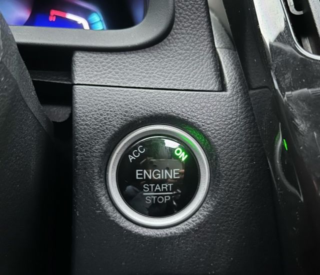 2017年 納智捷 U6 TURBO ECO 最高階配備 IKEY、摸門、換檔撥片、定速、循跡防滑 便宜好開車況好  第11張相片