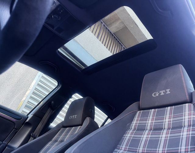 2011年 小鋼炮 GTI 跑少 全車精品改 IPE中尾段閥門 XYZ避震器 安卓機Apple CarPlay 氣氛燈  第8張相片