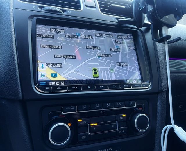 2011年 小鋼炮 GTI 跑少 全車精品改 IPE中尾段閥門 XYZ避震器 安卓機Apple CarPlay 氣氛燈  第14張相片