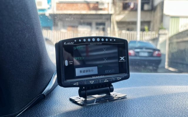 2011年 小鋼炮 GTI 跑少 全車精品改 IPE中尾段閥門 XYZ避震器 安卓機Apple CarPlay 氣氛燈  第16張相片