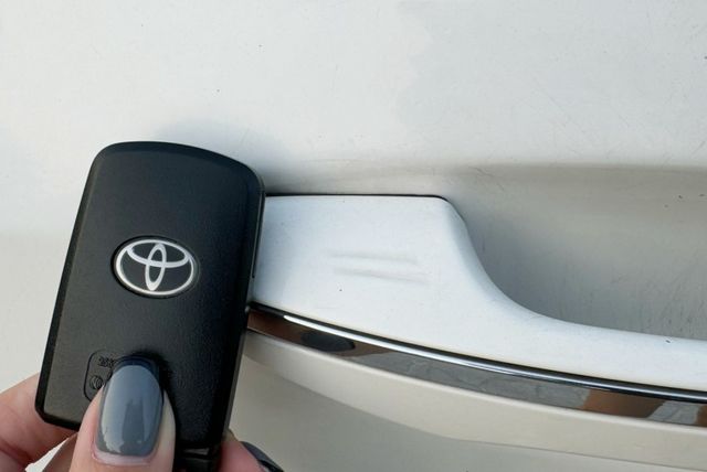 2015年 ALTIS X版 一手車 無事故 IKEY摸門 定速 抬頭顯示器 安卓機 倒車顯影 雷達 可保固  第15張相片