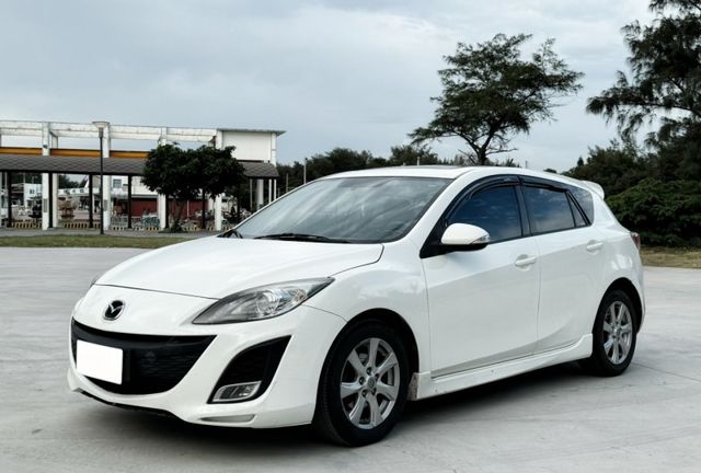 2010年 Mazda3 頂級版 里程跑少 天窗 IKEY 安卓機 便宜代步車 妥善率高 車況好 年輕人首選  第1張相片