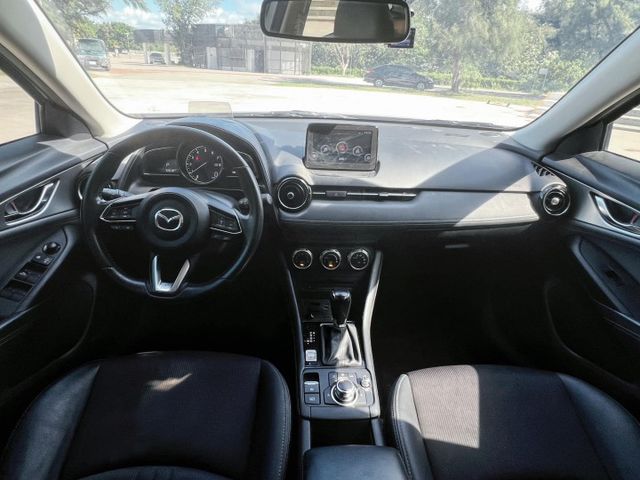 市場熱銷日式休旅車 I-KEY 盲點偵測 ACC自動跟車 車道偏移 抬頭顯示器 電折 電子手煞 後座分離式傾倒  第7張相片